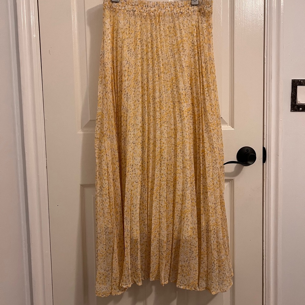 Chic Floral Maxi Skirt in Yellow